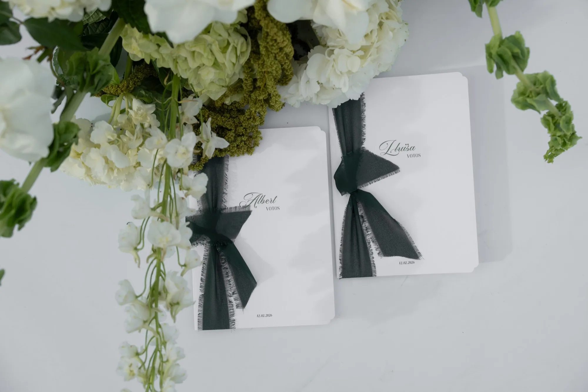 Invitaciones de boda con lazo negro